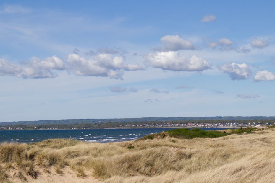 sommar, sol ängelholm med moln